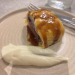 Corzo Wellington con puré de patata en el restaurante No Existe
